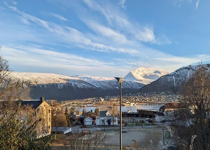 Mountain & Sea View Apartment Tromso